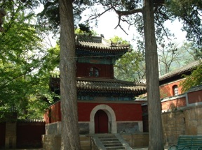 Temple des nuages bleut&eacute;s