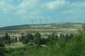 mais aussi des champs d'&eacute;oliennes ...