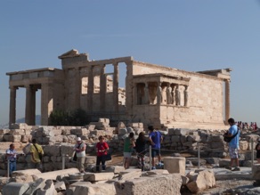 l'Erecht&eacute;ion fut termin&eacute; en 407 avant JC