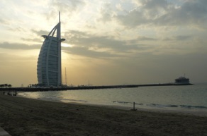 EMIRATS ARABLES UNIS : Duba&iuml;
Burj al Arab au coucher du soleil