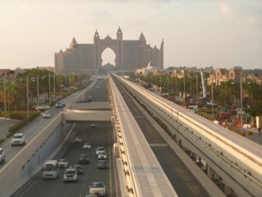 en arrivant avec le monorail