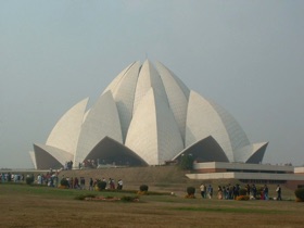 la Baha'i House of Worship, en forme de fleur de lotus
