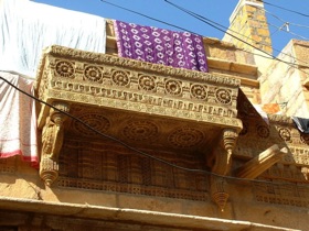 Un balcon finement cisel&eacute;