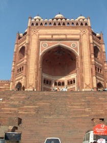 B&eacute;land Darwaza : immense porte monumentale