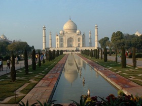 Mausol&eacute;e &eacute;difi&eacute; par amour par l'empereur Shah Jahan. Il a &eacute;t&eacute; construit de 1631 &agrave; 1653