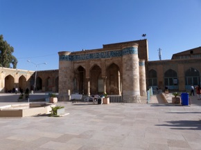 au centre de la cour int&eacute;rieure, la Maison des Corans