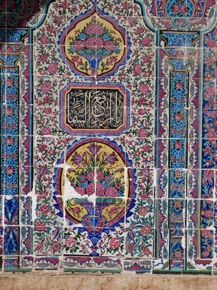 appel&eacute;e Mosqu&eacute;e rose pour la couleur de ses fa&iuml;ences