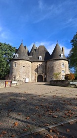 c&eacute;l&egrave;bre pour sa marquise, son ch&acirc;teau et ses haras ...