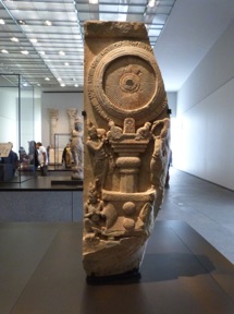 Plaque de rev&ecirc;tement de stupa, monument cultuel bouddhique