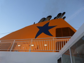 d&eacute;part du ferry &agrave; destination de l'&icirc;le de Paros