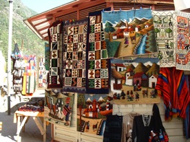Promenade dans le march&eacute; tr&egrave;s color&eacute;