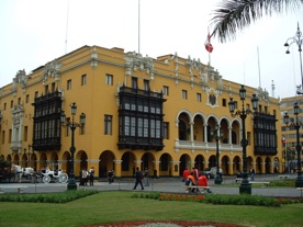 l'H&ocirc;tel de Ville sur la Place d'Armes