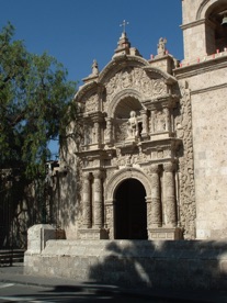 Eglise Saint Jean Baptiste, de style baroque m&eacute;tis