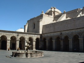 Clo&icirc;tre de la Compagnie de Jesus