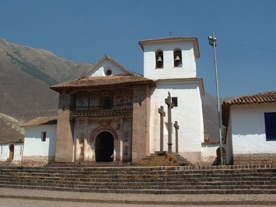 ANDAHUAYLILLAS : &eacute;glise San Pedro, fond&eacute;e en 1580