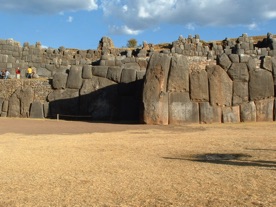 SACSAYHUAMAN : forteresse inca &agrave; trois &eacute;tages
