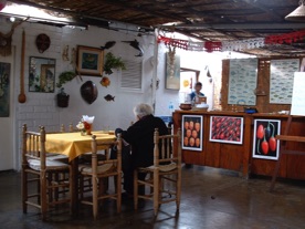 Restaurant local (cantine de Karla, notre guide merveilleuse)