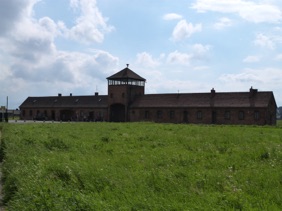 Porche d'entr&eacute;e de BIRKENAU