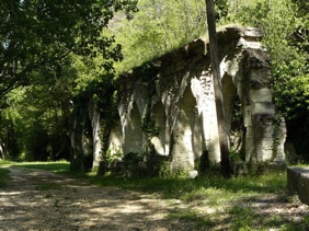 FRANCE
ancien aqueduc servant &agrave; alimenter N&icirc;mes (30)