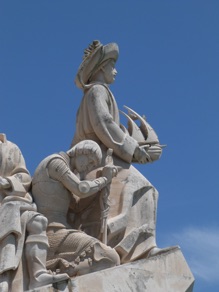 &agrave; la proue l'infant et 32 rois, saints, &eacute;vang&eacute;lisateurs, capitaines ....