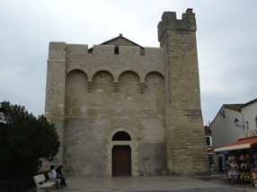 SAINTES MARIES DE LA MER
Porte ouest de son &eacute;glise fortifi&eacute;e