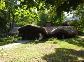 Maisons semi enterr&eacute;es