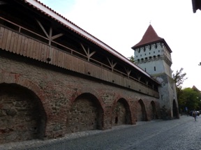 muraille avec la Tour des Potiers