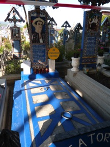 SAPANTA: l
e "cimeti&egrave;re joyeux"