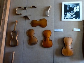 diff&eacute;rentes &eacute;tapes pour la fabrication d'un violon