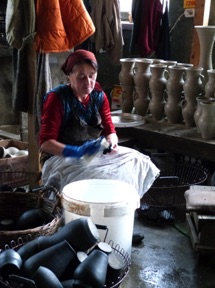 atelier de c&eacute;ramique noire de MARGINEA