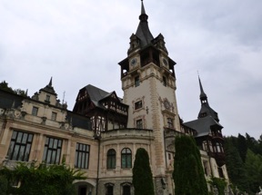 et visite du ch&acirc;teau de Peles, ancienne r&eacute;sidence d'&eacute;t&eacute; des souverains roumains