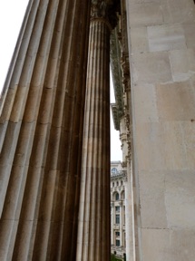 c'est me 2&egrave;me plus grand b&acirc;timent ... au monde !