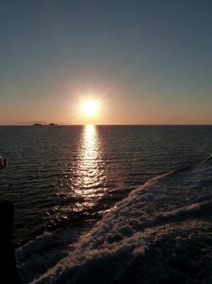 GRECE
coucher du soleil depuis le Ferry entre Santorin et Ath&egrave;nes