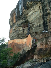 Ici parmi 500 fresques, se trouvent les "Demoiselles de Sigiriya"