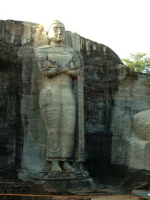 le Bouddha apr&egrave;s l'&eacute;veil 
est haut de 7 m