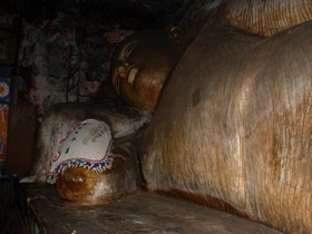 Bouddha couch&eacute; de 14 m de long