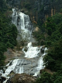 superbe cascade au d&eacute;tour de la route &hellip;