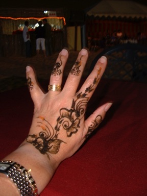 joli dessin au henné sur ma main !