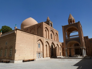Quartier arménien : Cathédrale Vank avec son campanile et sa coupole de style islamique