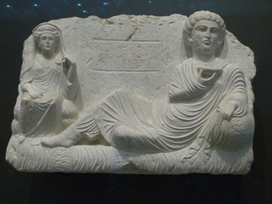 Relief funéraire : le défunt Taimé et sa mère Hadira - Empire romain de Syrie -
(Musée du Louvre)