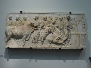 Fragment de relief architectural : sacrifice rituel - Empire romain
(Musée du Louvre)