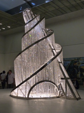 Fontaine de lumière, Ai Weiwei, 
Allemagne
sa forme évoque la Tour de Babel