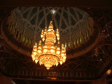 elle possède le plus grand chandelier du monde, serti d'or 24 carats