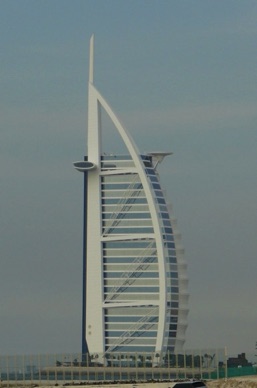 DUBAI : H&ocirc;te 
Burj Al Arab (321 m)