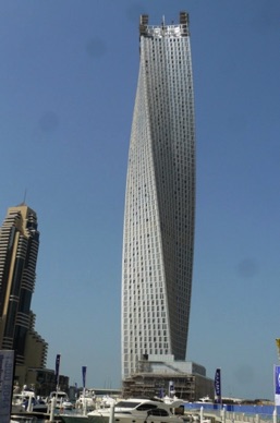 DUBAI 
Tour Cayan (310 m)