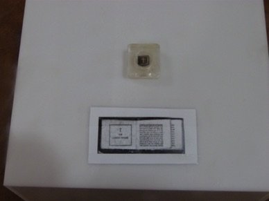 le plus petit livre de pri&egrave;re du monde