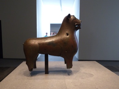 Lion monumental : automate acoustique