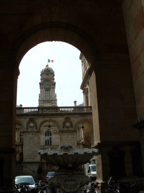 la cour int&eacute;rieure