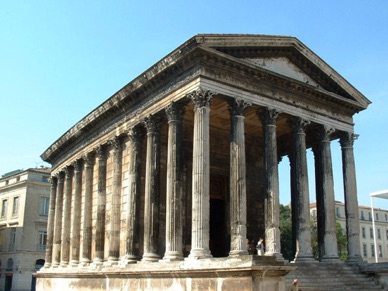 Maison Carr&eacute;e