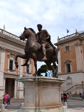 Statue &eacute;questre de Marc Aur&egrave;le de 2,70 m de hauteur